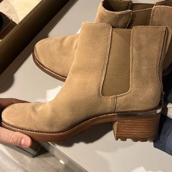 VEUC worn 2x 9.5Vince Camuto Suede Kelivena Tortilla Boots - Picture 7 of 9